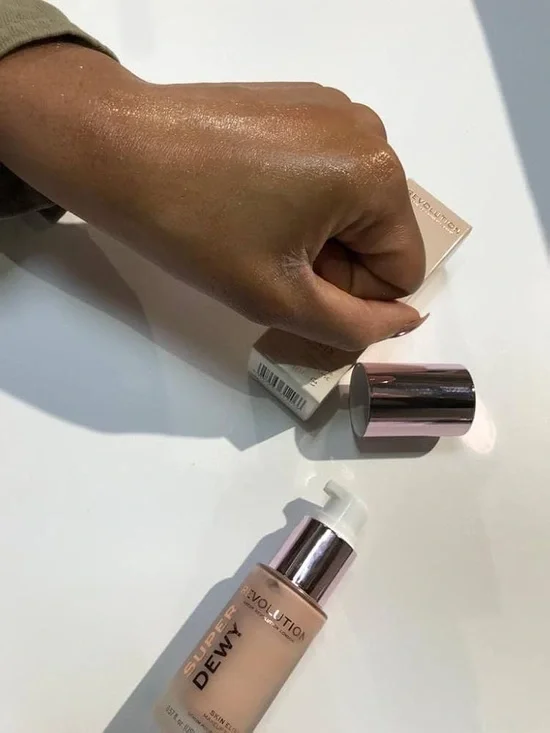 Makeup Revolution Super Dewy Skin Elixir - Picture 5 of 6